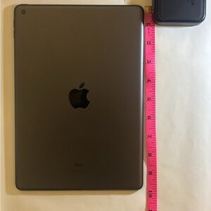 Apple IPad 64GB Wi-Fi only Space Gray with Box and charger